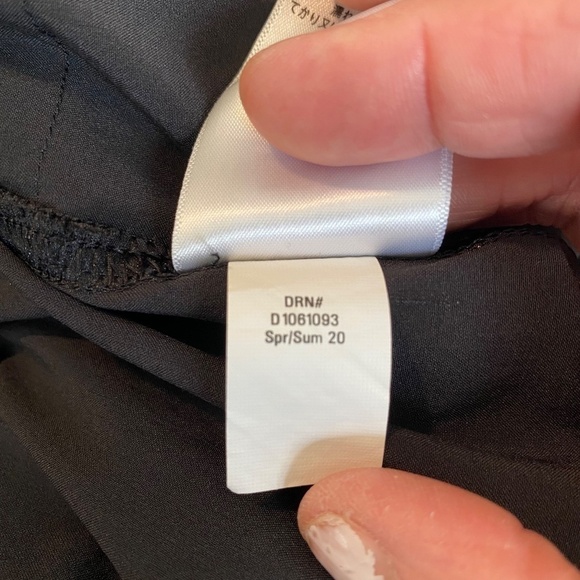 Woman's Eddie Bauer Polyester/Spandex lightweight capris size M - Picture 8 of 8